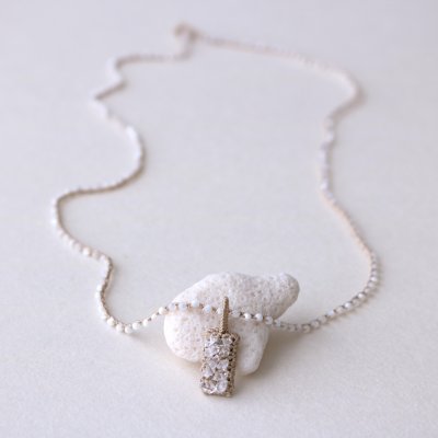 画像1: 糸と鉱物　マザーパール紐の小さなペンダント　ハーキマー　６０ｃｍ (1)